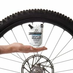Peaty's Holeshot BioFibre Tubeless Tyre Sealant - 120 Ml -Magasin De Vélo Holeshot Trailpouch scaled